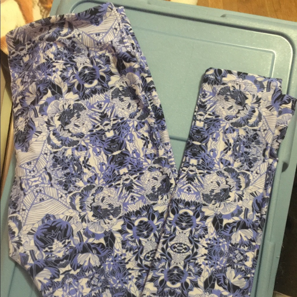 Tall and Curvy LuLaRoe leggings.